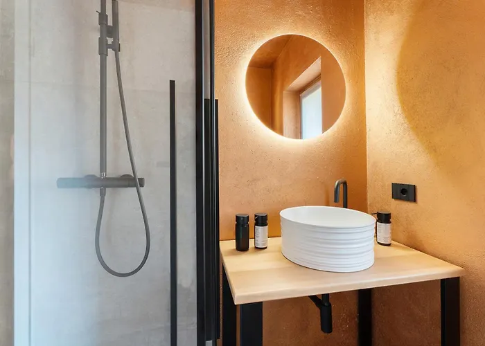 Decanter House *